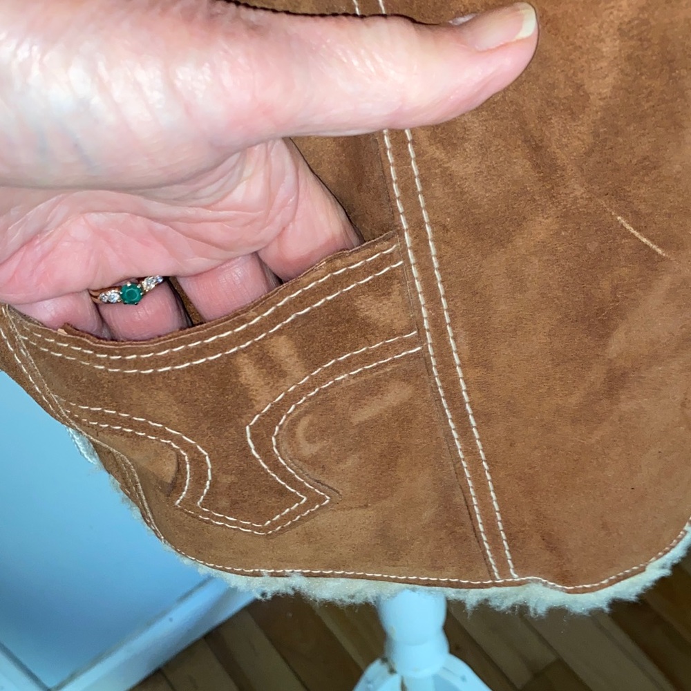 Vintage Brown Suede Shearling-Lined Vest - Picture 6 of 11